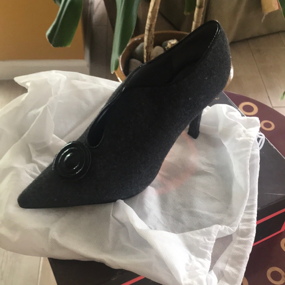 Like new Grey heels with black trim